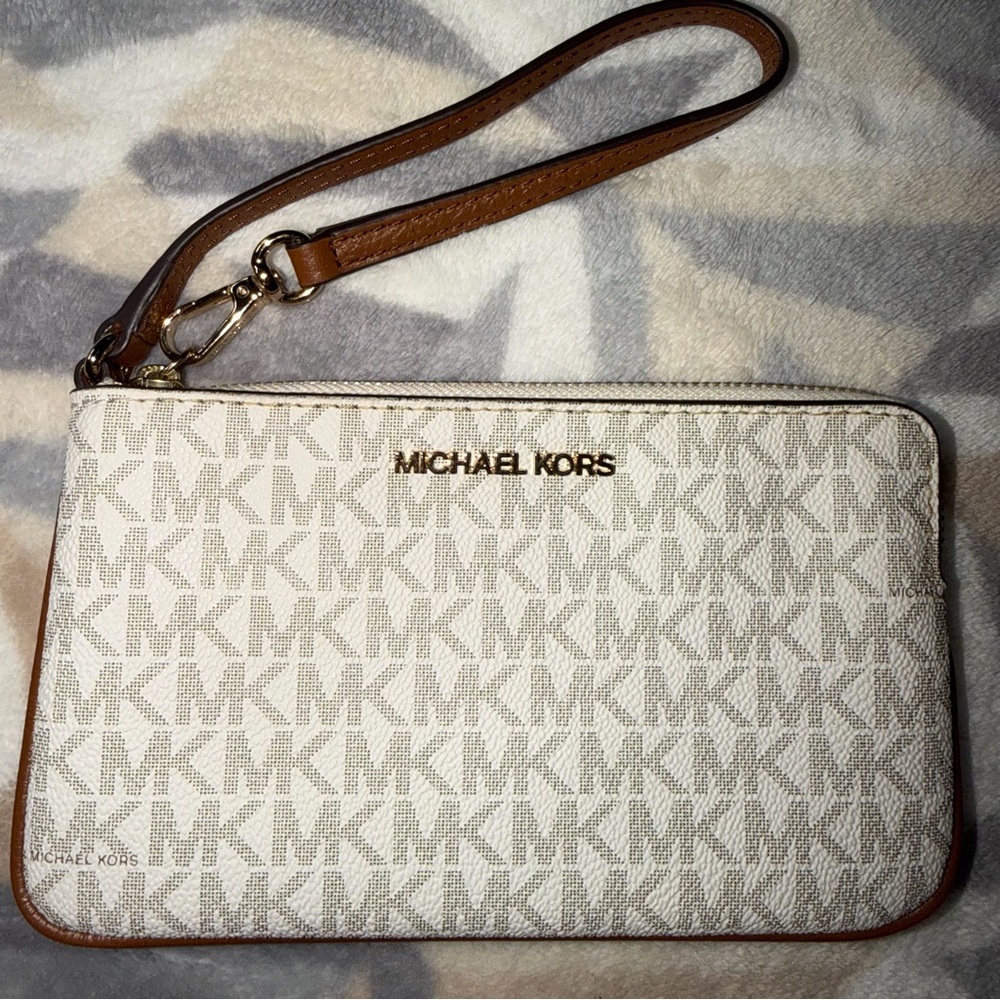 Michael Kors Jet Set Wristlet